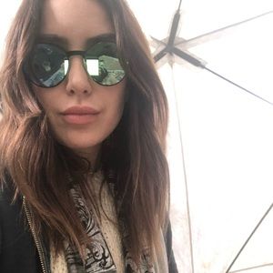 Meet your Posher, Lea